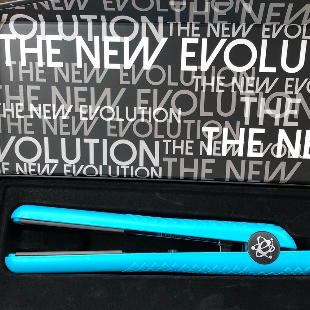 evalectric BRAND NEW blue hair straightener